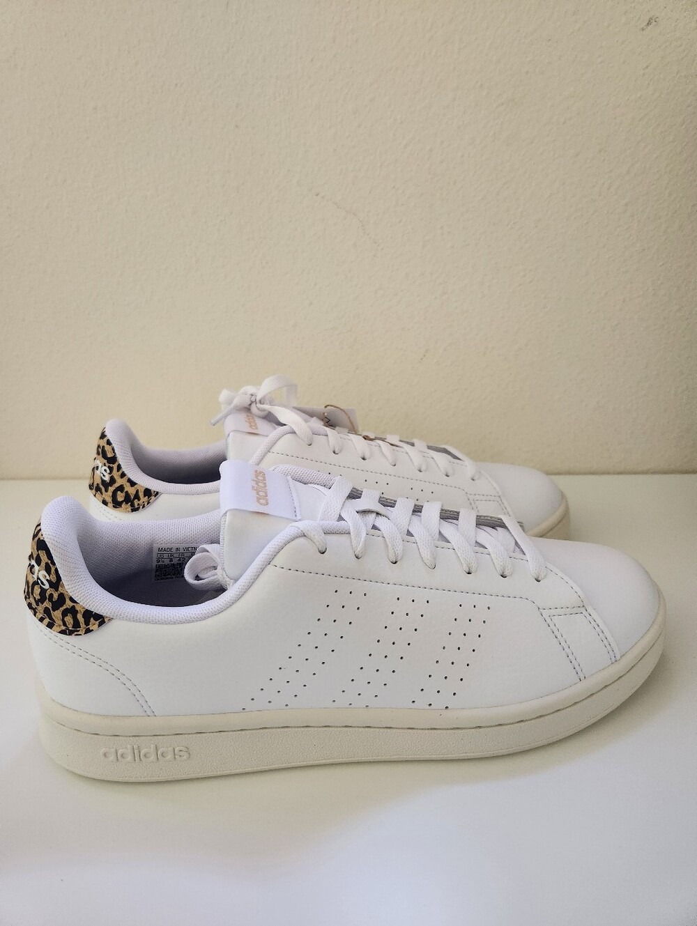 adidas Advantage Cloud White Leopard Print Tennis Sneakers Women's 9.5 NIB